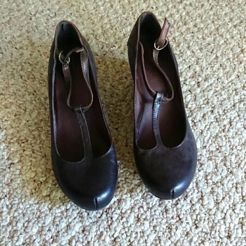 Sundance Italy T-strap dark brown & metallic wedge size 37